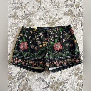 Old Navy NWT EveryDay Floral 3.5” Short in Black • 14